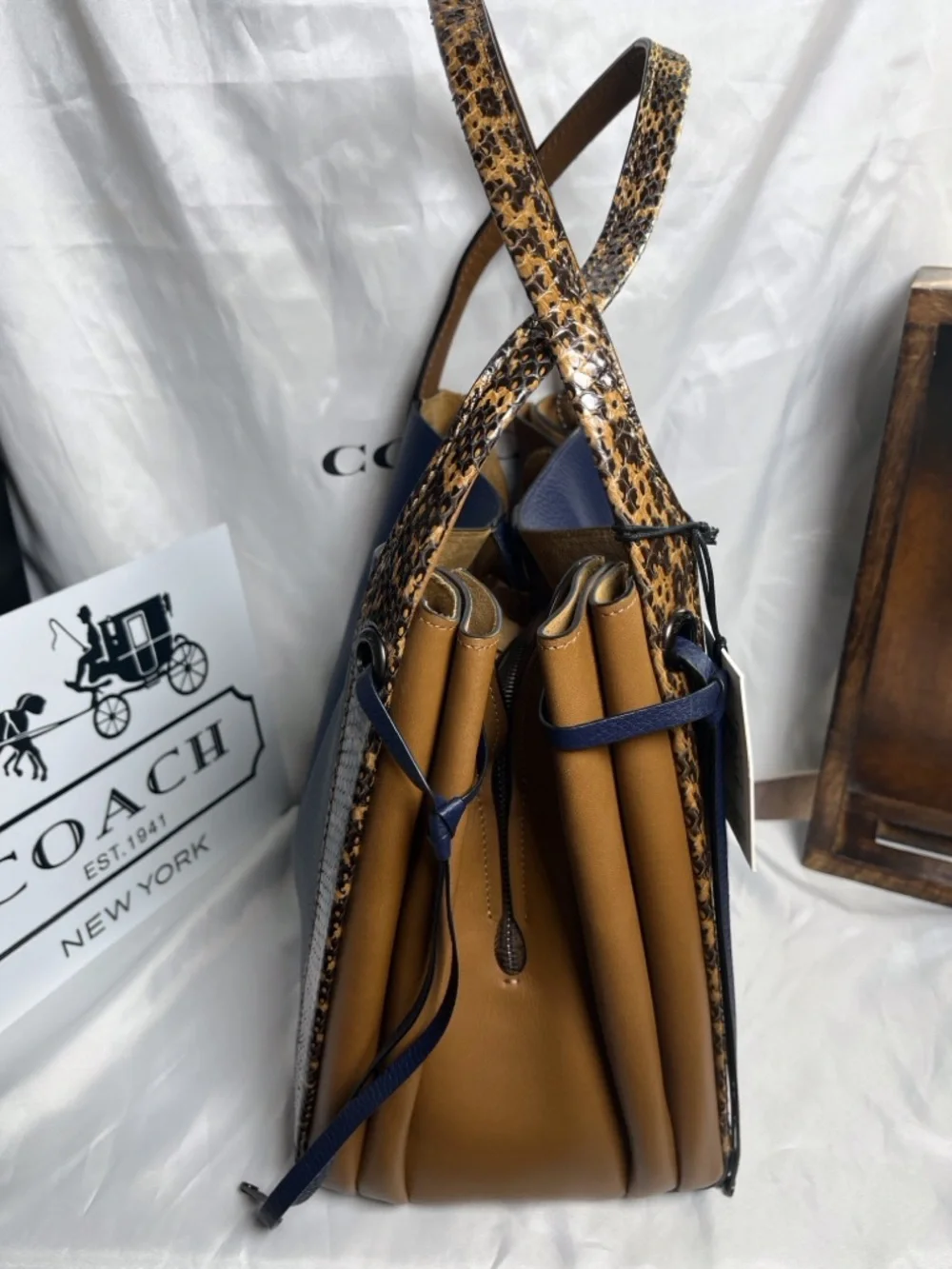 Coach 1941 Harmony Hobo - Picture 4 of 12